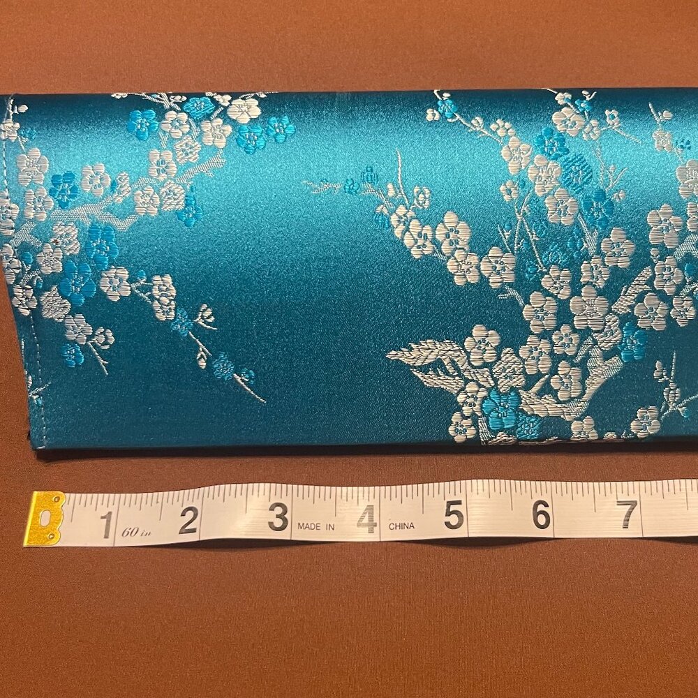 Elegant Floral Clutch - Perfect for Any Occasion! Never Used - Picture 5 of 8